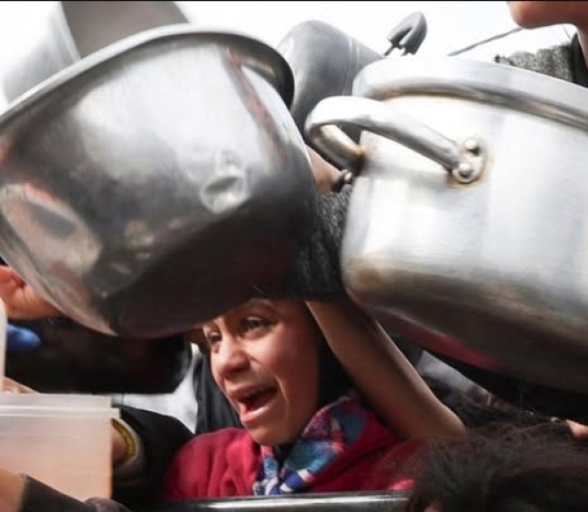 Ilustrasi anak-anak Palestina di Gaza mengantri berharap mendapatkan bantuan makanan di tengah bencana kelaparan yang mereka hadapi. [Instagram]